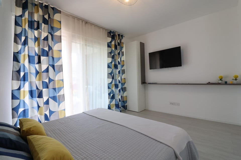 Communal lounge/ TV room, Bed, Photo of the whole room, Bedroom, Internal: Not applicable to any particular room