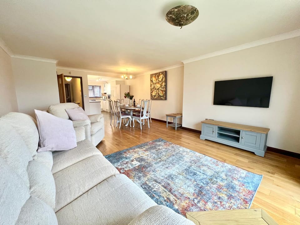 TV and multimedia, Living room, Seating area