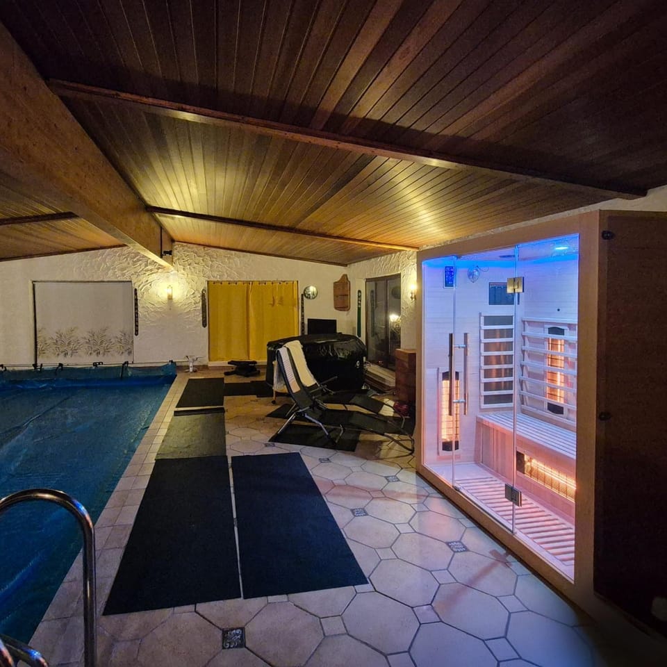 Sauna, Swimming pool