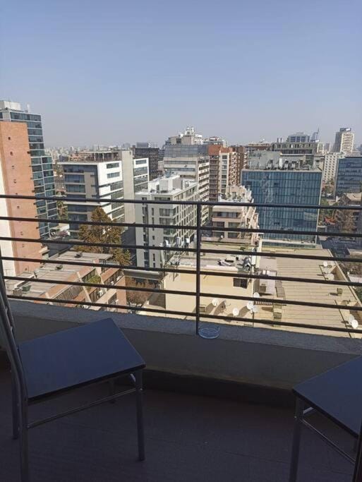 Metro Pedro de Valdivia, Aire Acondicionado Apartment in Providencia
