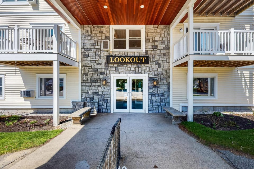 The Lookout #210 Apartment in Ogunquit