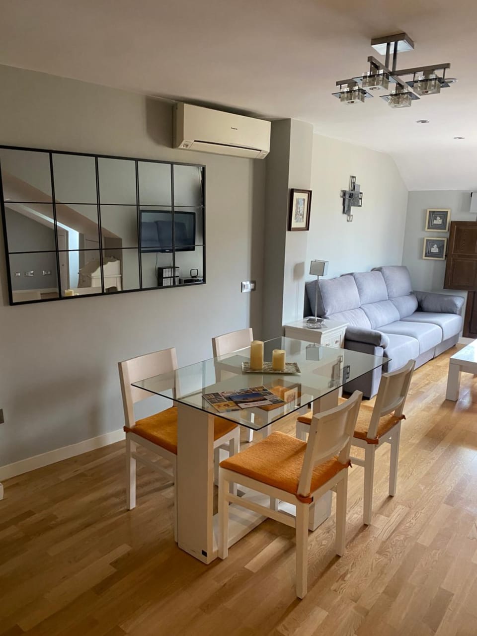 Living room, Seating area, Dining area, air conditioner