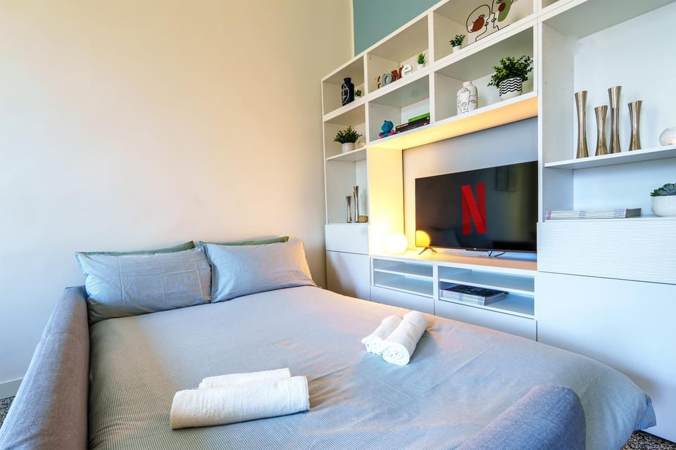 Communal lounge/ TV room, Bed