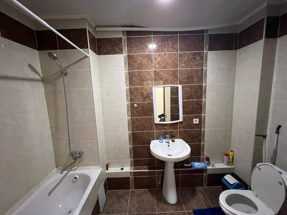 Shower, Toilet, Bathroom, towels