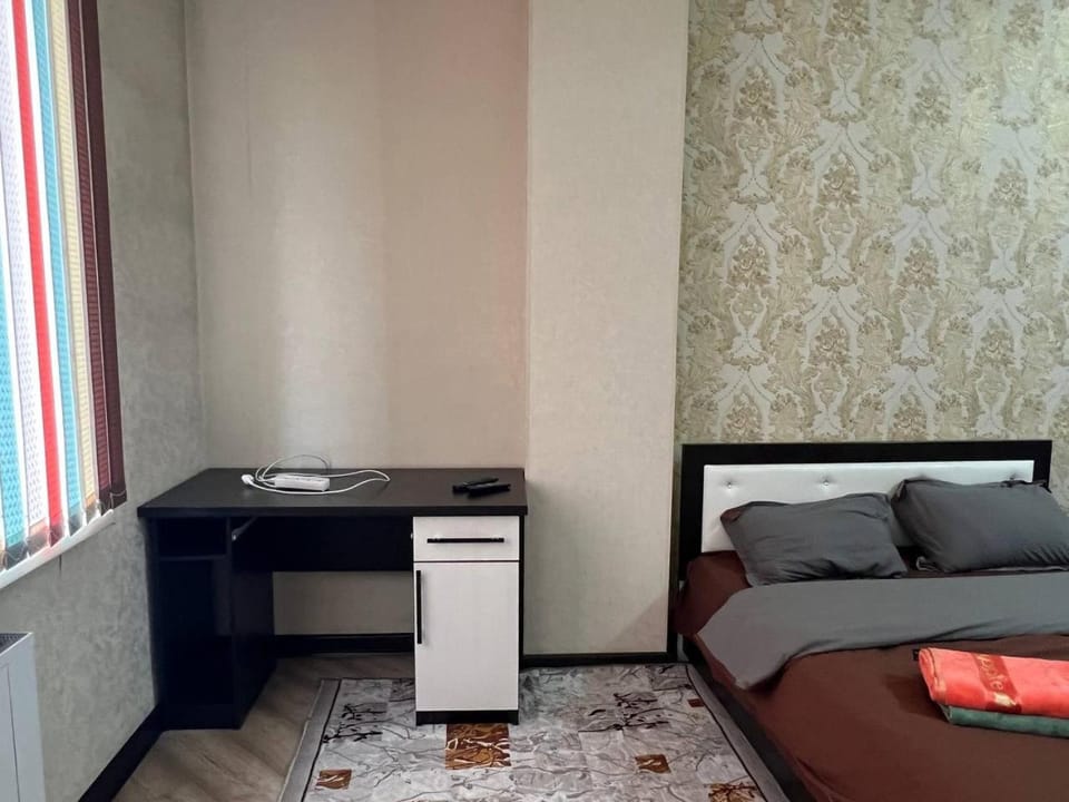 Bed, Photo of the whole room, Seating area, Bedroom, hair dresser
