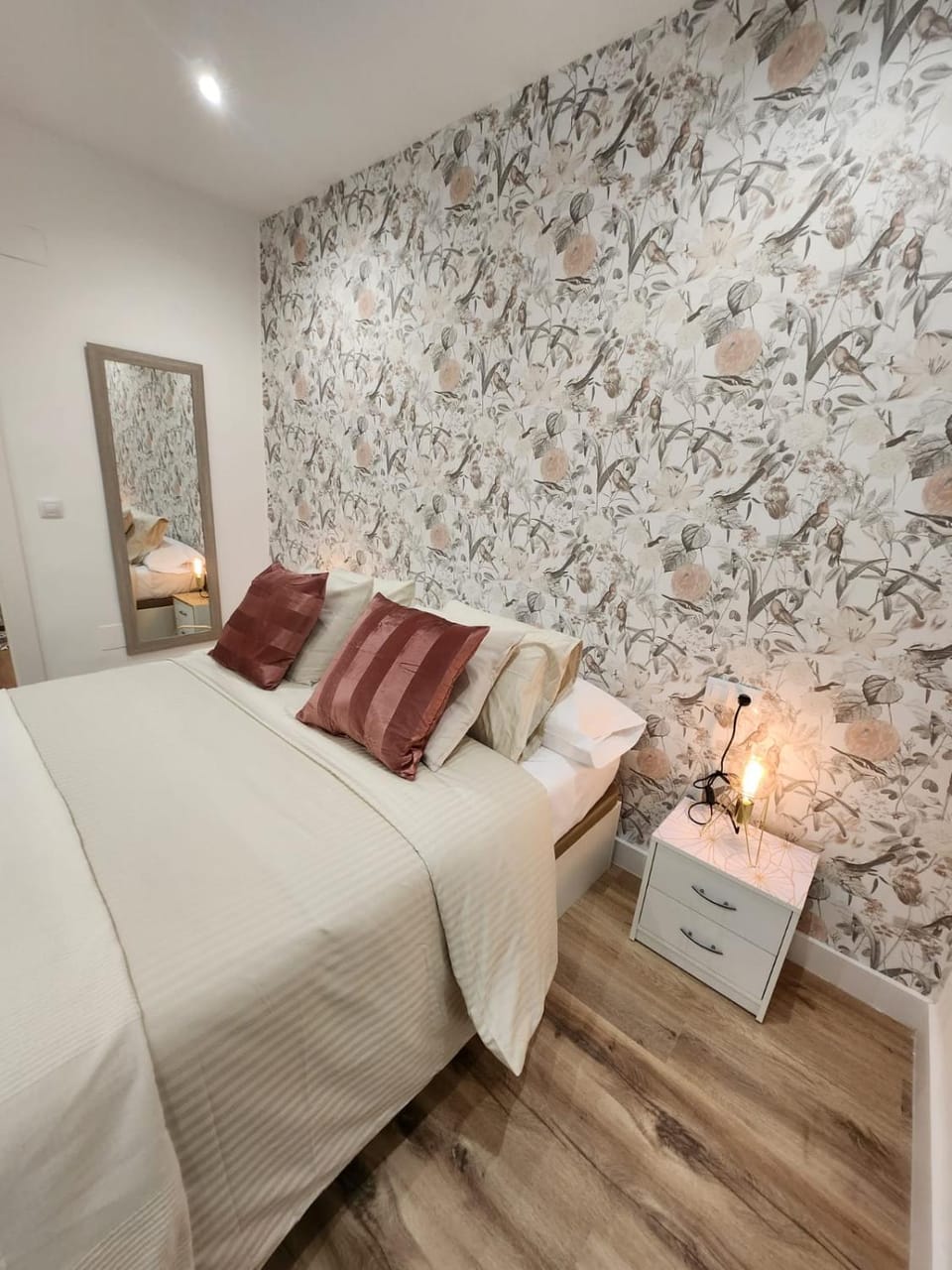 Bed, Photo of the whole room