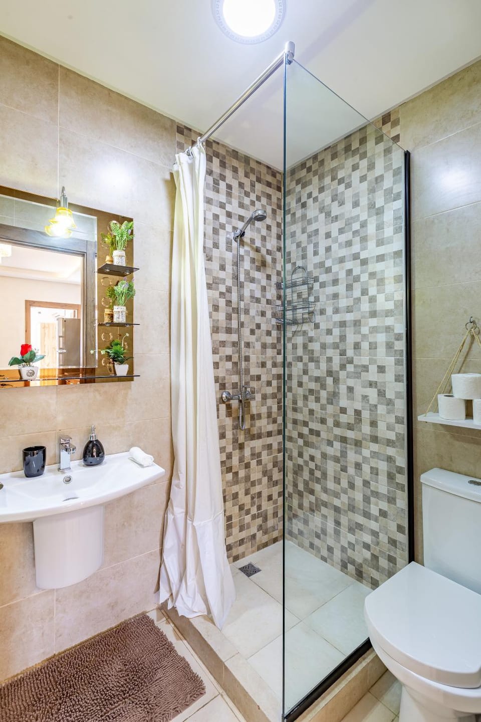 Shower, Toilet, Bathroom, towels