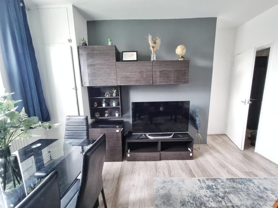 TV and multimedia, Seating area
