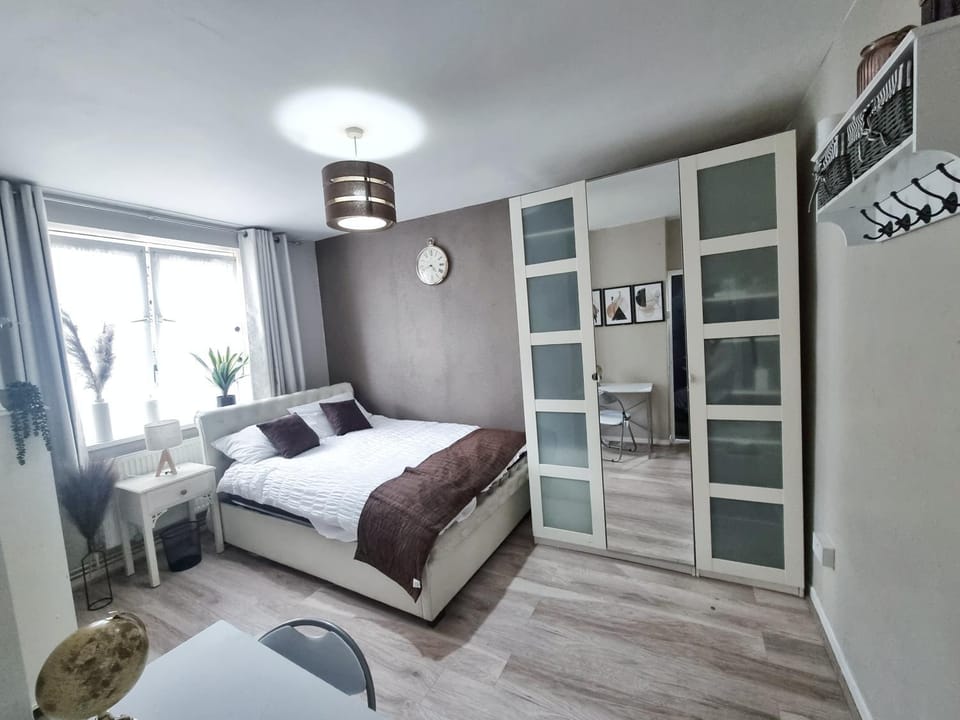 Bed, Bedroom, wardrobe