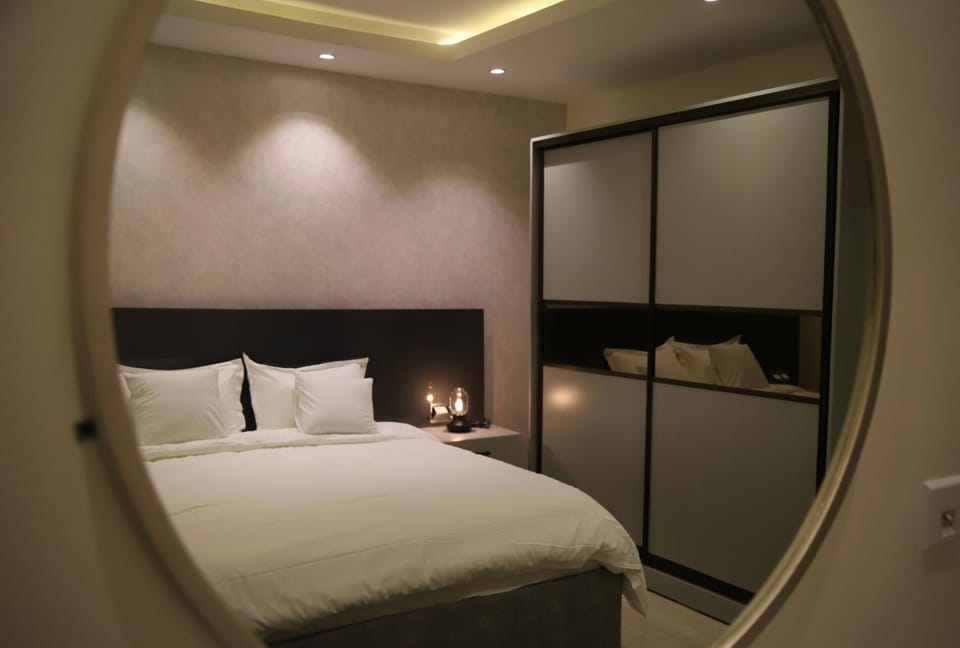 Bed, Photo of the whole room, Bedroom, wardrobe