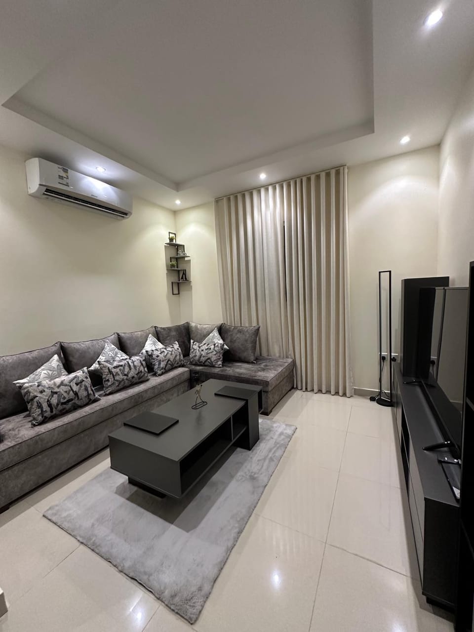 TV and multimedia, Living room, Evening entertainment, air conditioner