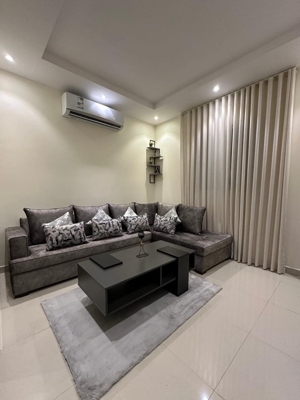 Living room, Seating area, air conditioner