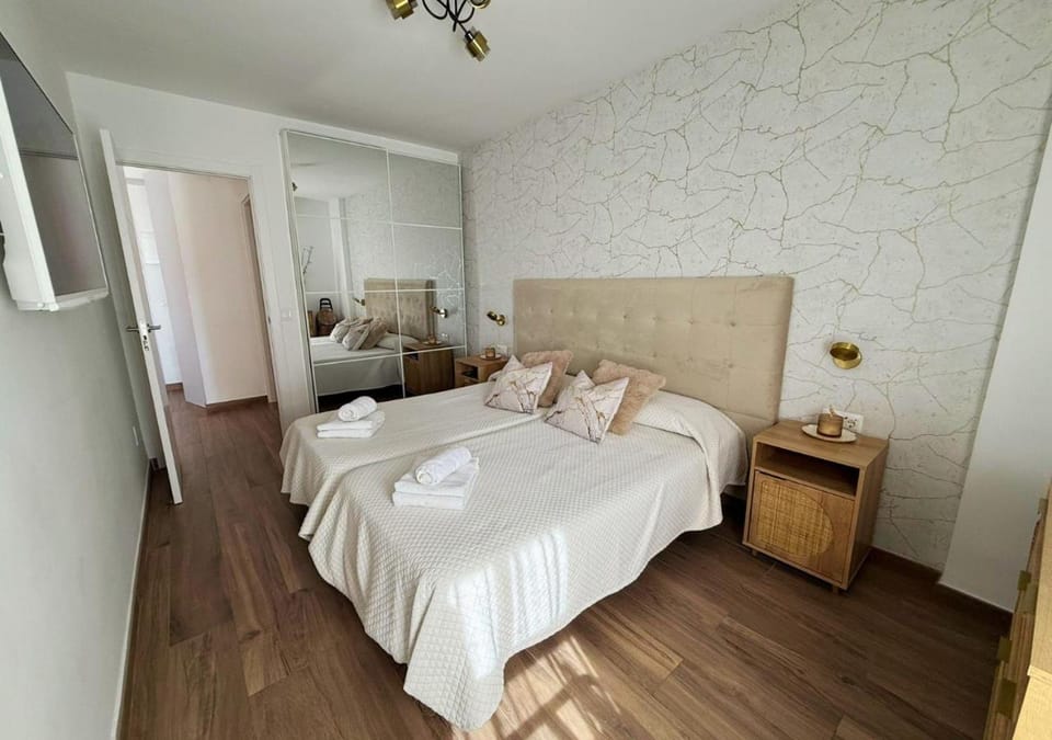 Bed, TV and multimedia, heating, towels, wardrobe, air conditioner