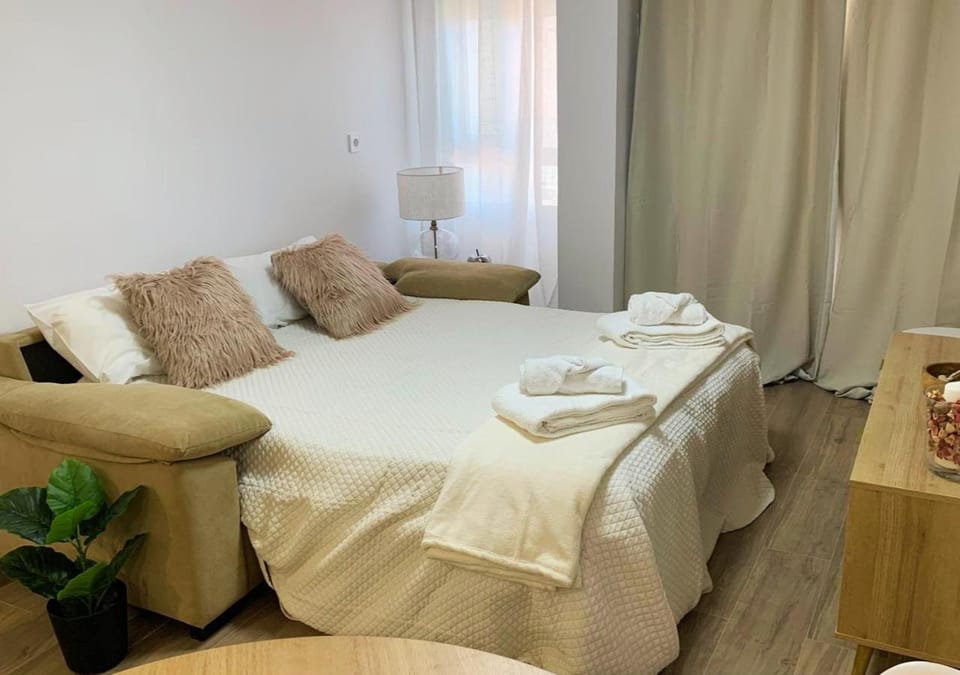 Bed, Living room