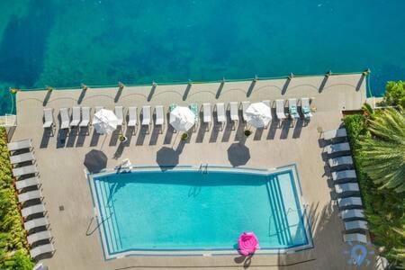 Apartment w Balcony Gym Near Beach Apartment in Hallandale Beach