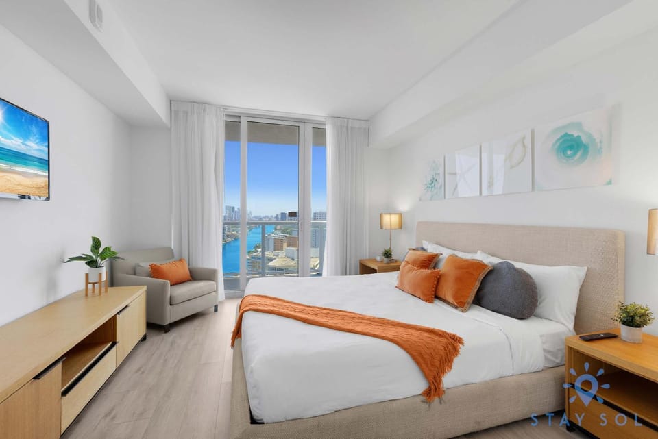 Infinite View Balcony Pool Gym Apartment in Hallandale Beach
