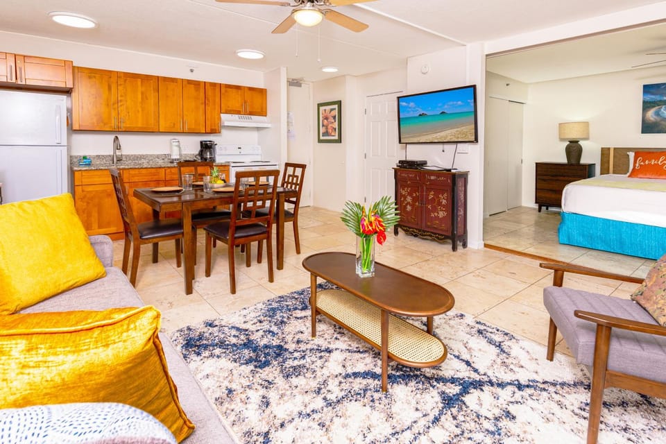 TV and multimedia, Kitchen or kitchenette, Living room, Dining area, Bedroom, fireplace