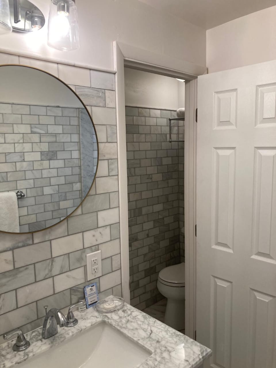 Toilet, Bathroom, towels