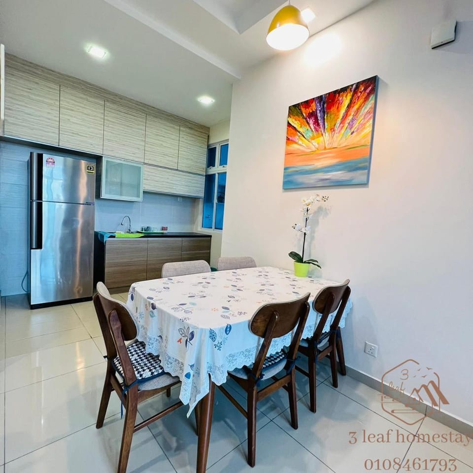 Kitchen or kitchenette, Seating area, Dining area