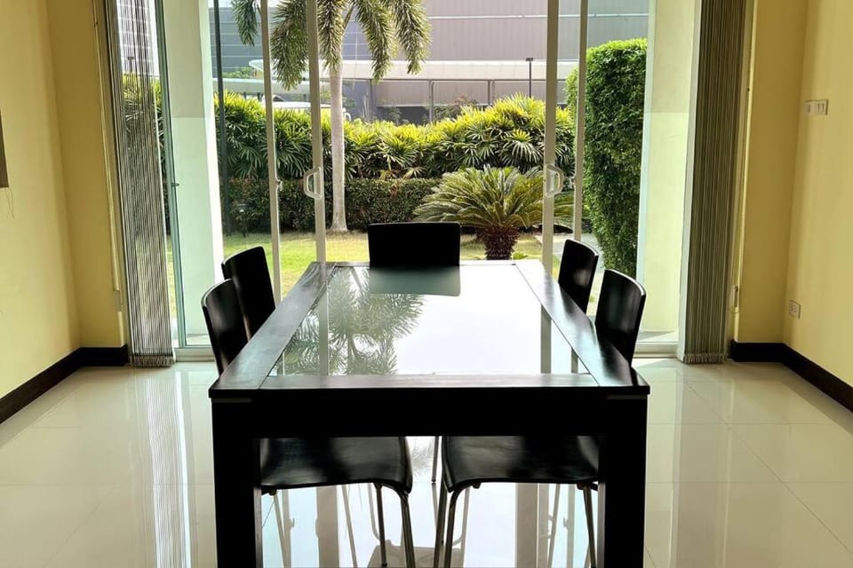 Private 3-Bed Villa/Jacuzzi/Pool/Family Friendly Villa in Pattaya City