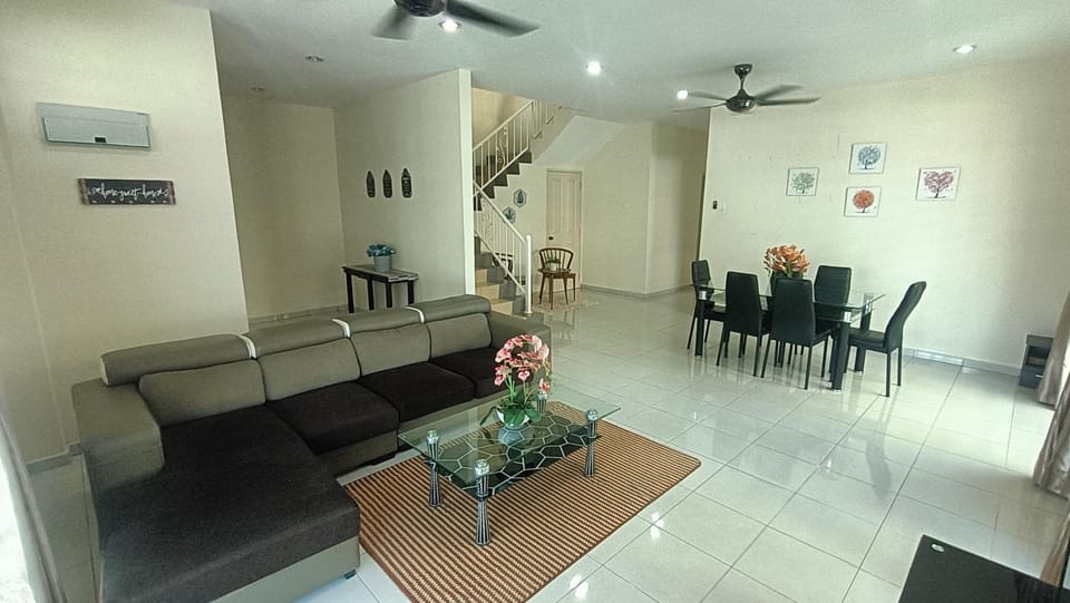 Setia Residen Semi-D two half storey 5 Bedrooms unlimited wifi House in Perak