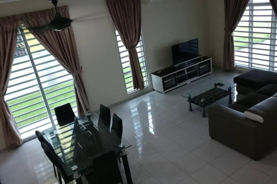 Setia Residen Semi-D two half storey 5 Bedrooms unlimited wifi House in Perak