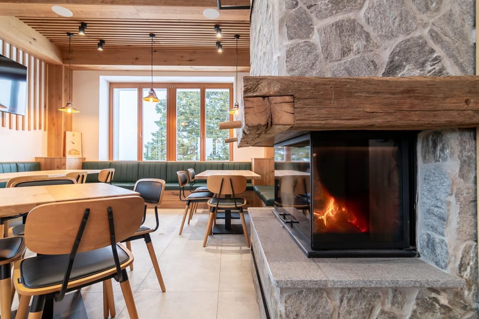 Restaurant/places to eat, Seating area, flat iron
