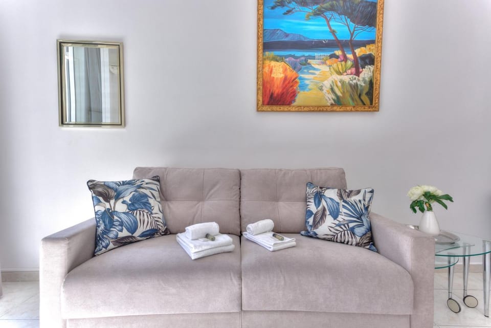 Living room, Seating area, towels