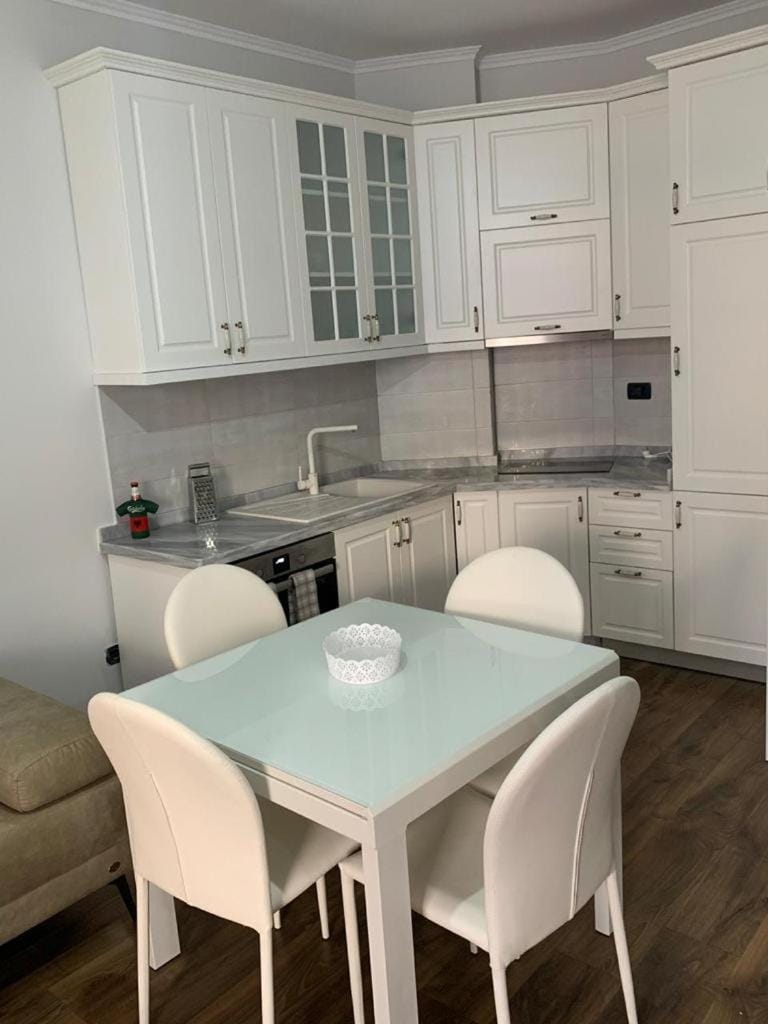 Kitchen or kitchenette, Living room, Dining area, pet friendly