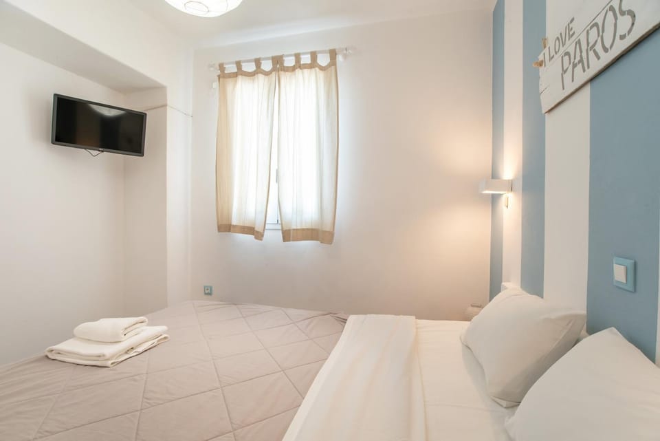 Property building, Living room, Bedroom