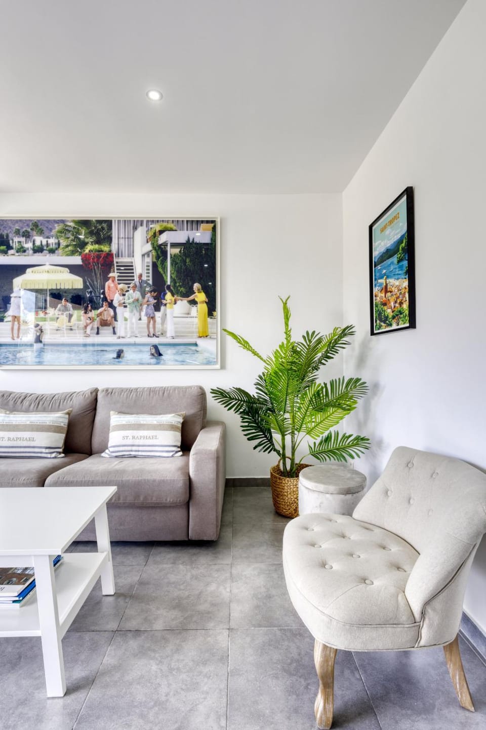 Living room, Seating area