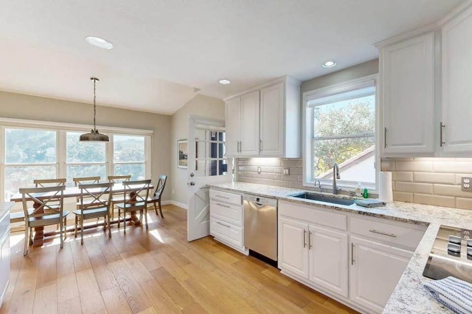 Kitchen or kitchenette, Dining area, dishwasher, stove, kitchen