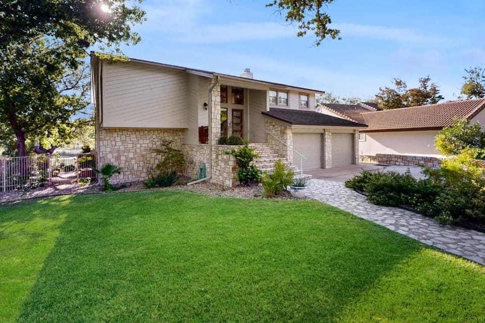 Property building, Day, Garden
