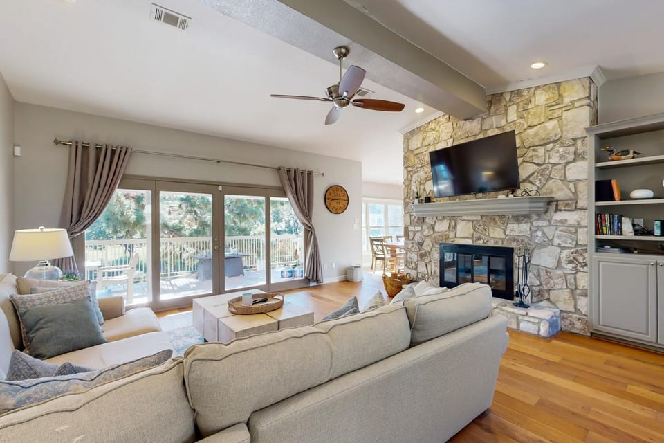 Bay Point Paradise House in Horseshoe Bay