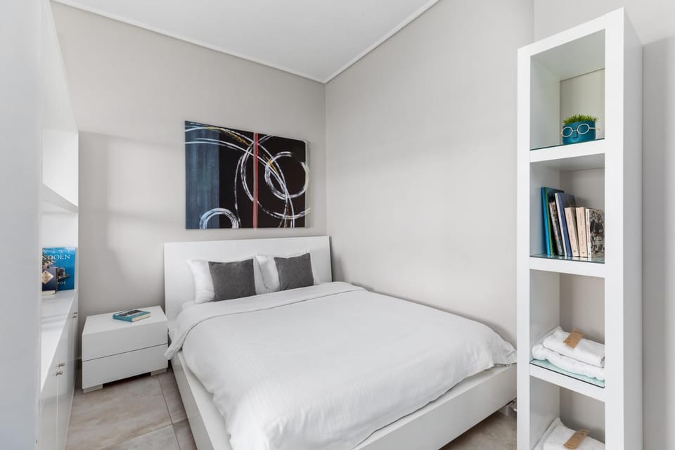 Bed, Library, Photo of the whole room, Bedroom