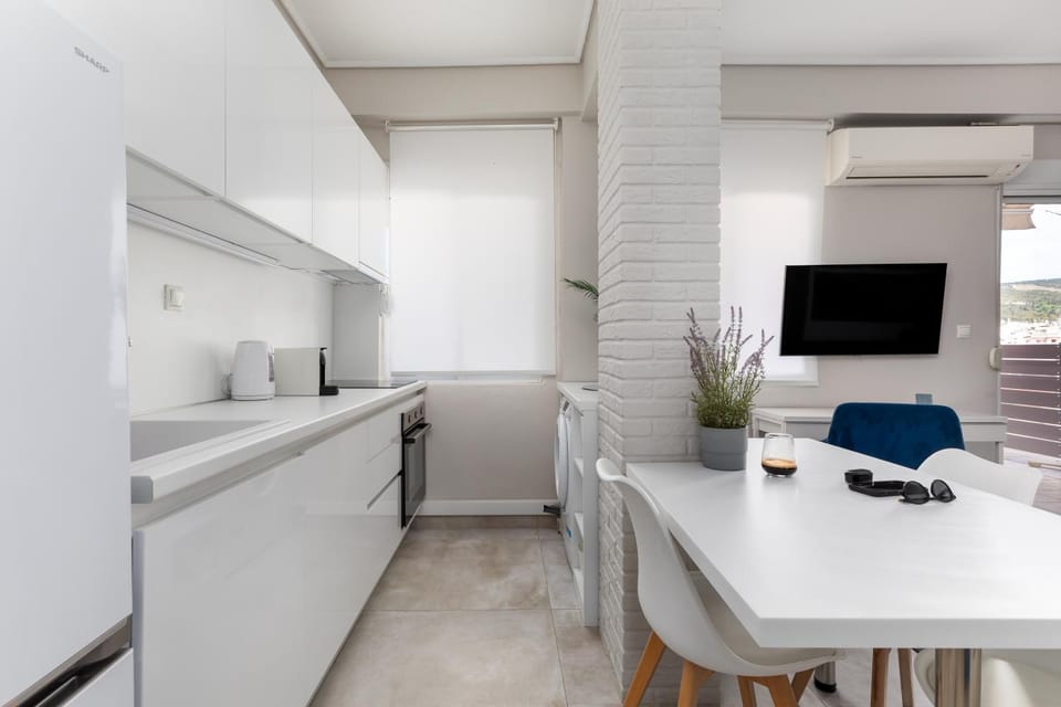 Kitchen or kitchenette, Living room, Seating area, Dining area, pet friendly, stove