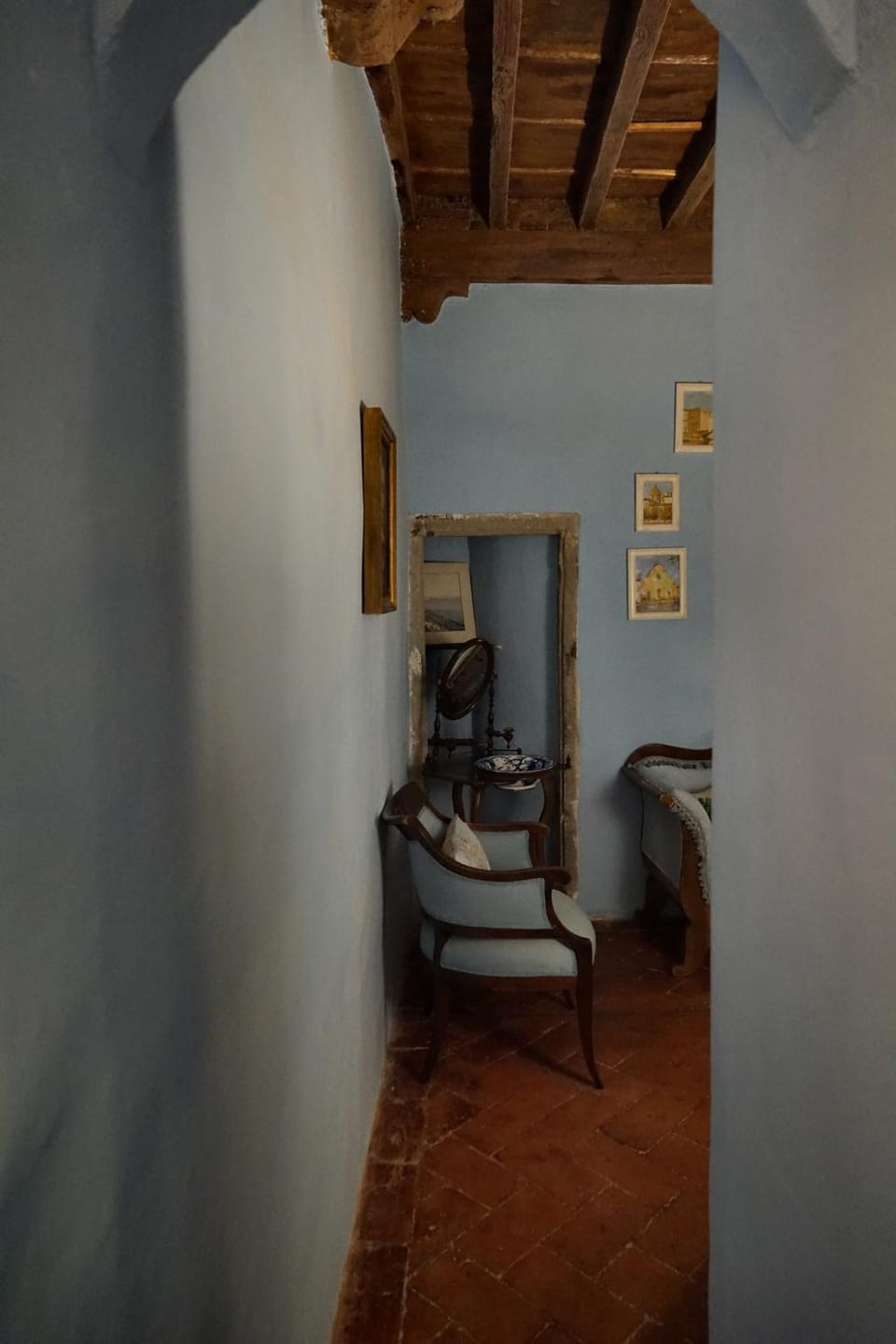 Living room, Photo of the whole room, hair dresser