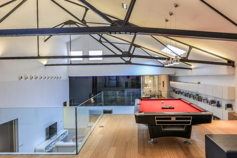 Billiard, Game Room