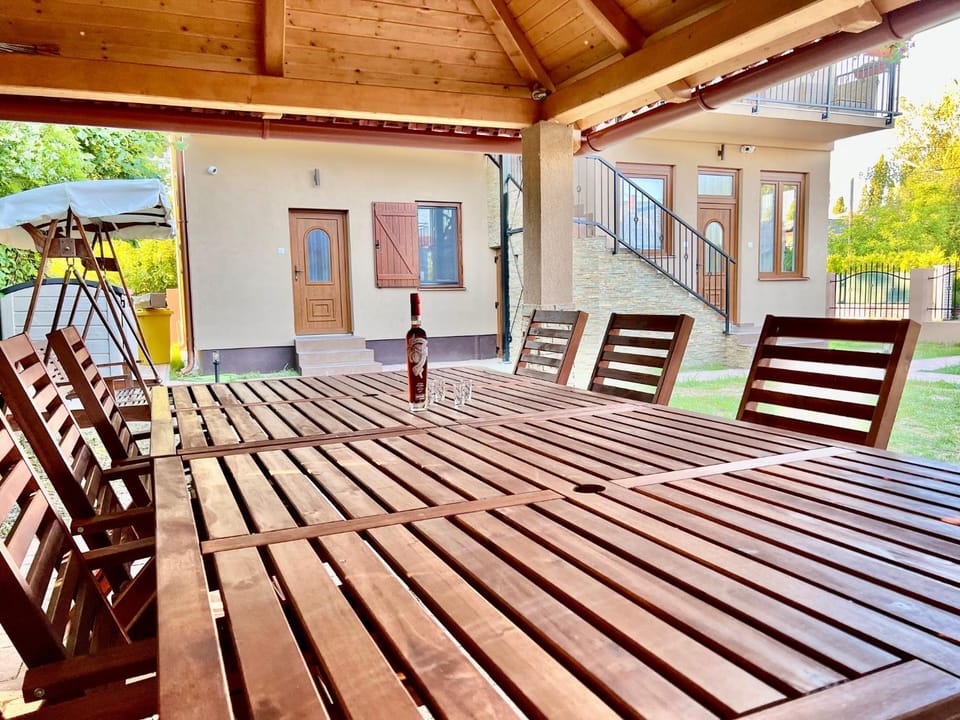 Property building, Day, Balcony/Terrace