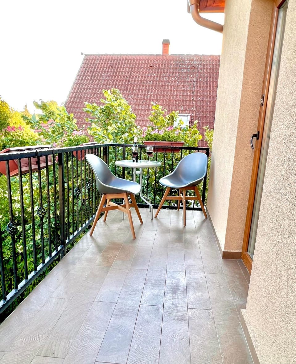 Patio, Day, Balcony/Terrace