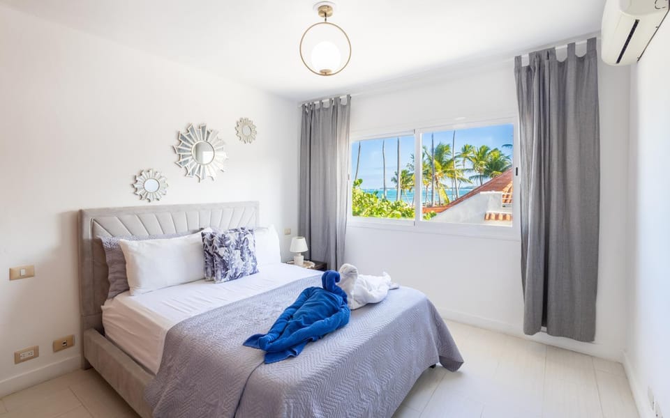 Bed, Bedroom, Sea view