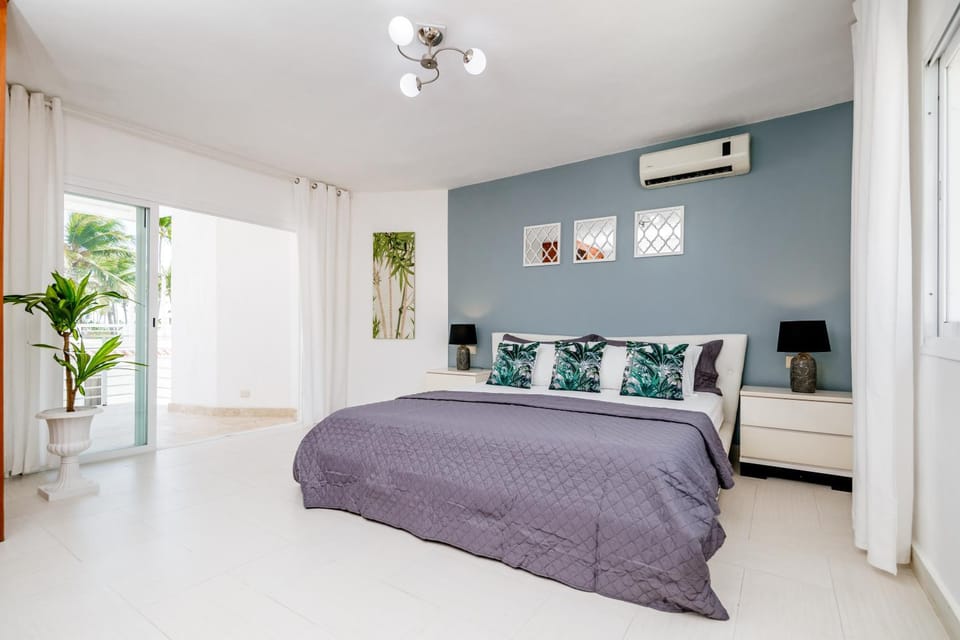 Bed, Balcony/Terrace, Photo of the whole room, Bedroom, air conditioner