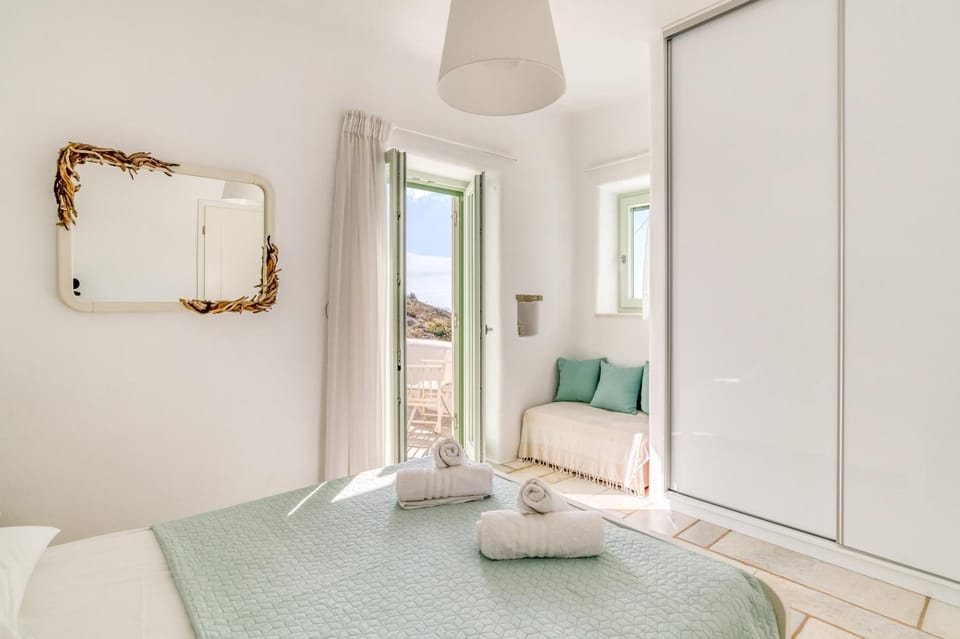 Bed, Photo of the whole room, Bedroom, towels, wardrobe