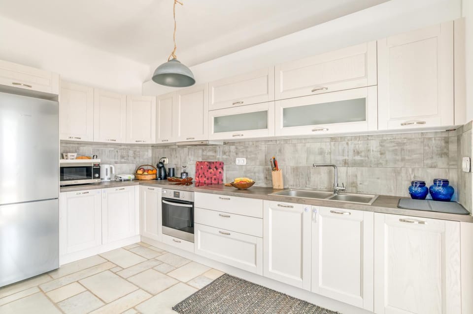 Coffee/tea facilities, Kitchen or kitchenette, dishwasher, minibar, pet friendly, stove