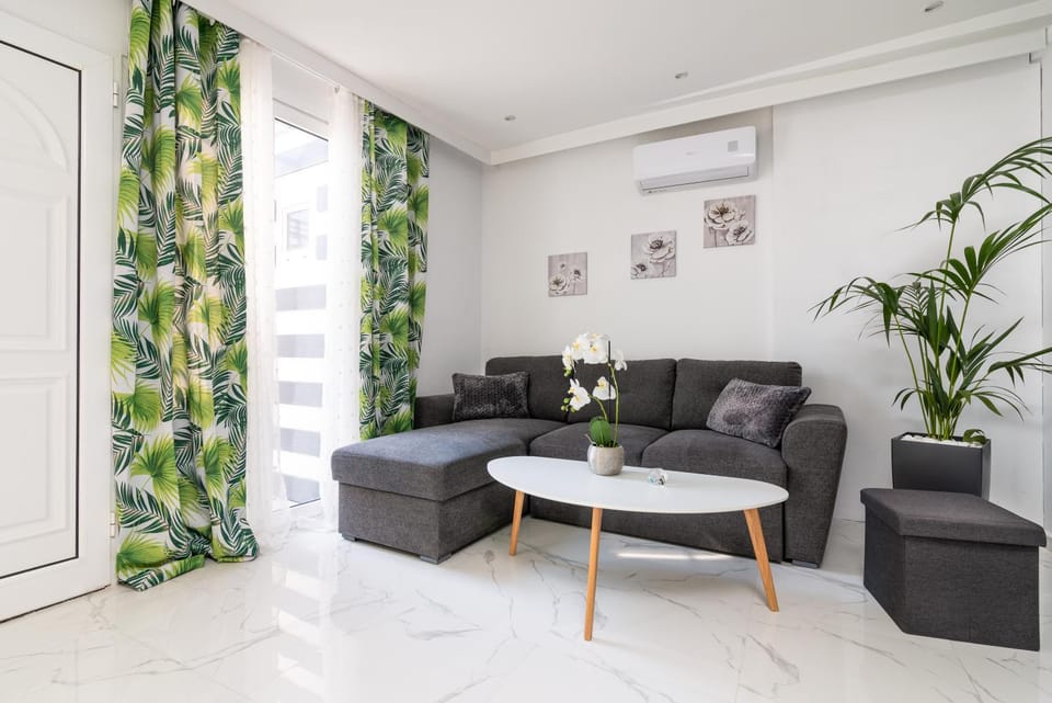 Living room, Seating area, air conditioner