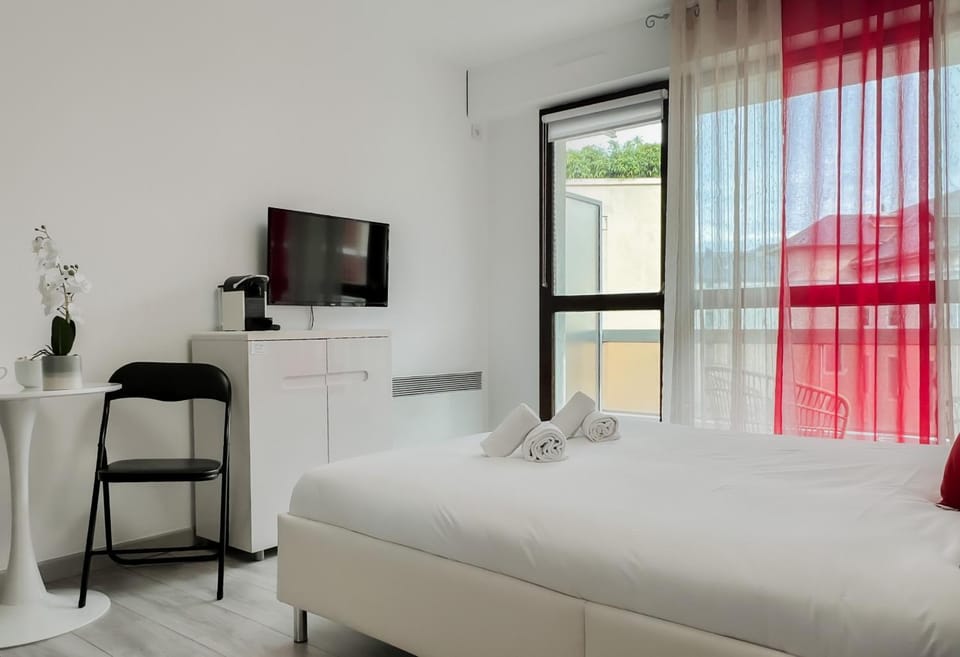 Communal lounge/ TV room, Bed, TV and multimedia, Photo of the whole room, Evening entertainment, Bedroom, hair dresser