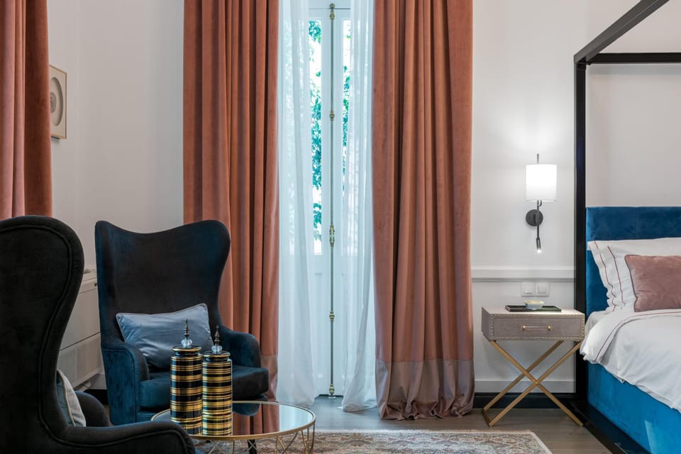 Bed, Decorative detail, Seating area, Bedroom