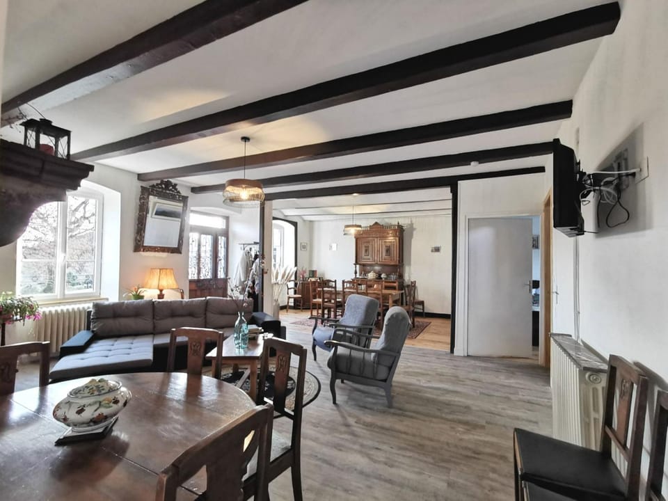 TV and multimedia, Living room, Seating area, Dining area