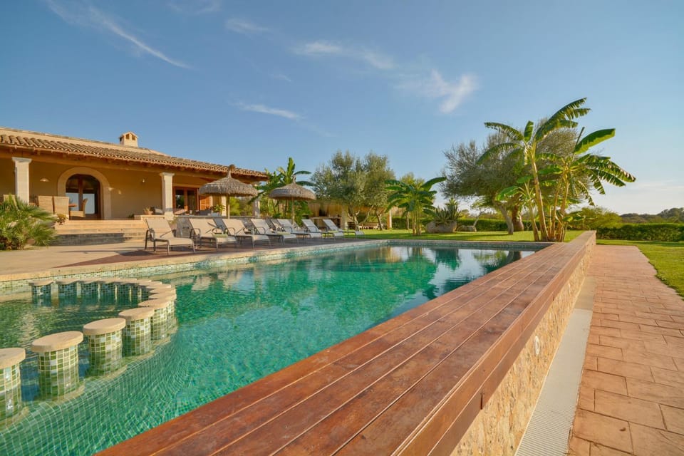 Property building, Garden view, Pool view, sunbed