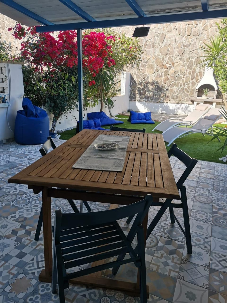 Patio, Dining area, Garden view